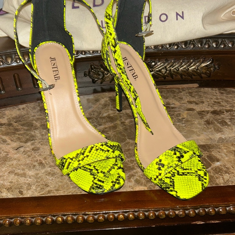 Pretty heels in the shade of electric green